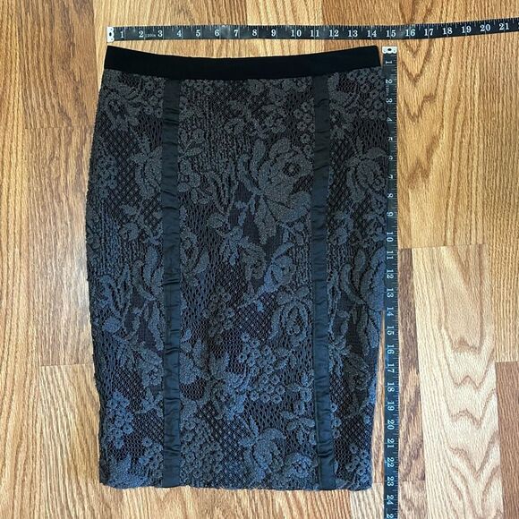 Henri Bendel Black Straight & Pencil Skirt Size 56A Floral Lace Limited Edition - Picture 11 of 11